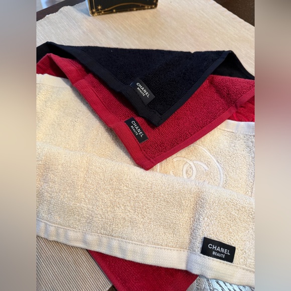 CHANEL Bath Rag Set - Picture 8 of 10